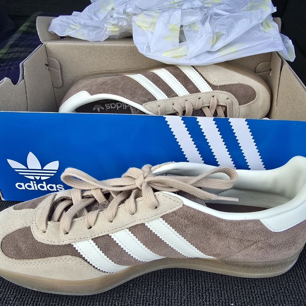 Adidas Gazelle Brown Tan Sneakers